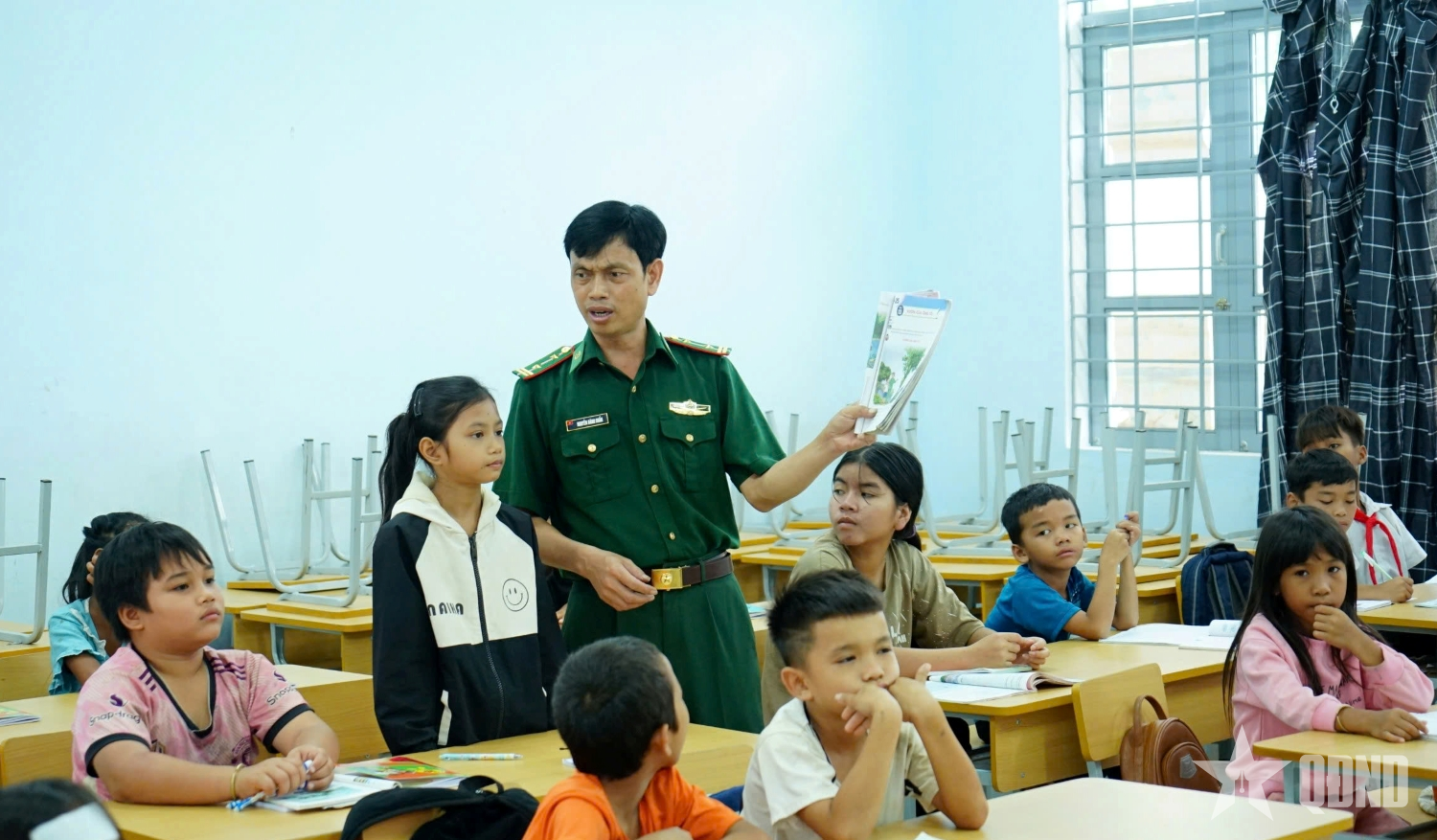 Lớp học hè của các thầy giáo quân hàm xanh